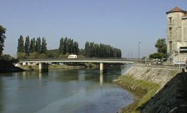 vue sur le pont principal de la ville
