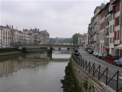 quartier du petit Bayonne,vue sur la nive