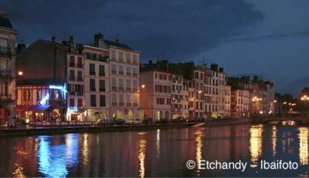 quartier du petit Bayonne la nuit